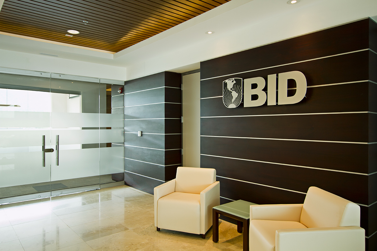 Vista frontal de Oficinas BID